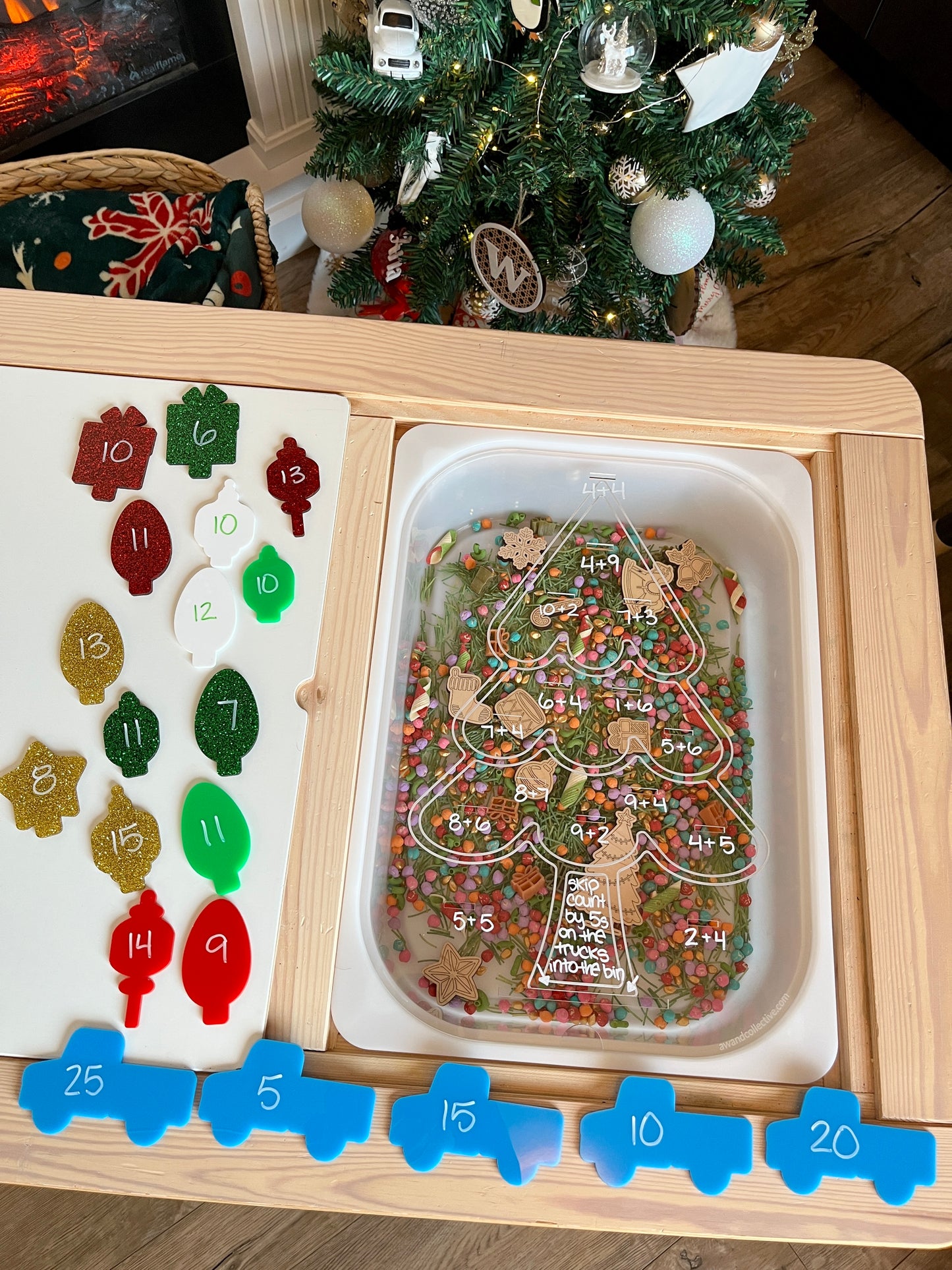 Christmas STEM Tree Insert – Acrylic Insert + 15 Light Bulbs / Ornaments Dry Erase Flisat Insert