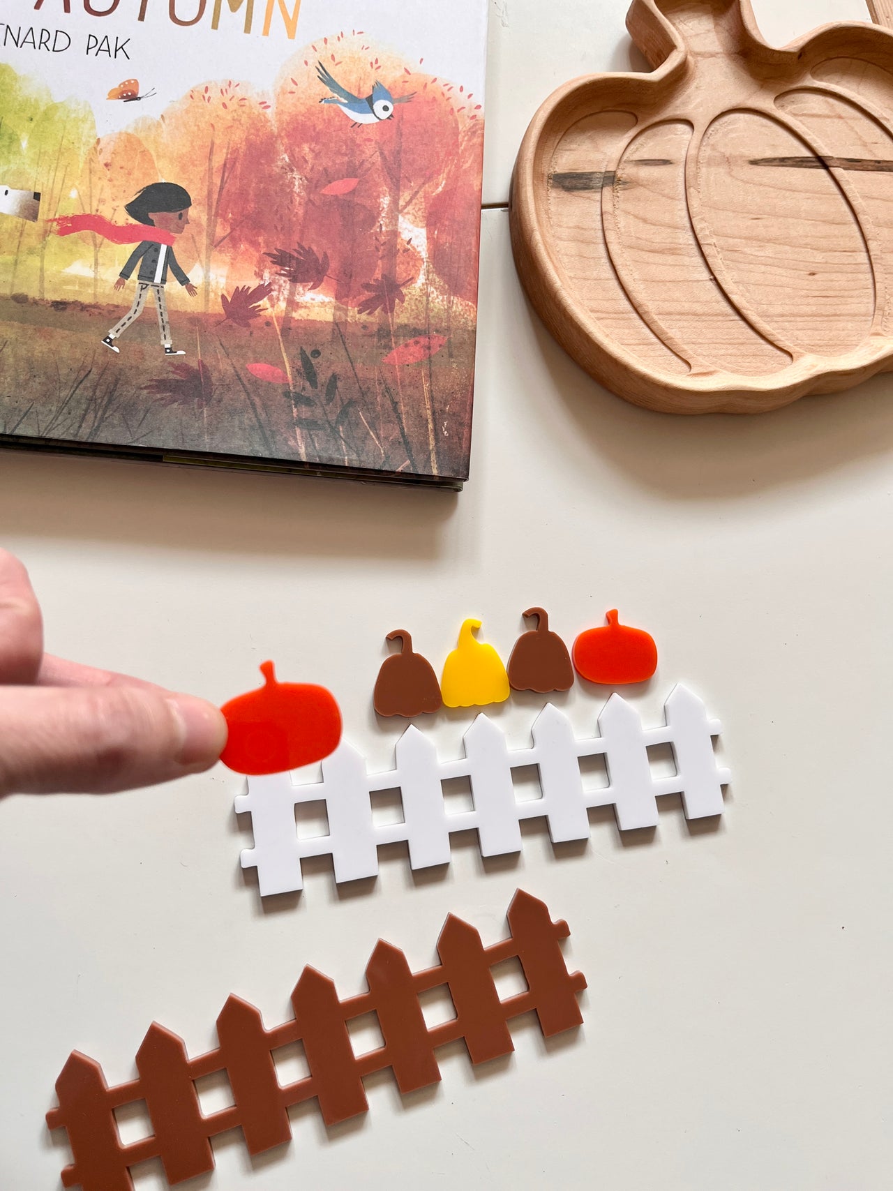 Little Dry Erasables - 5 Mini Pumpkins on a Fence