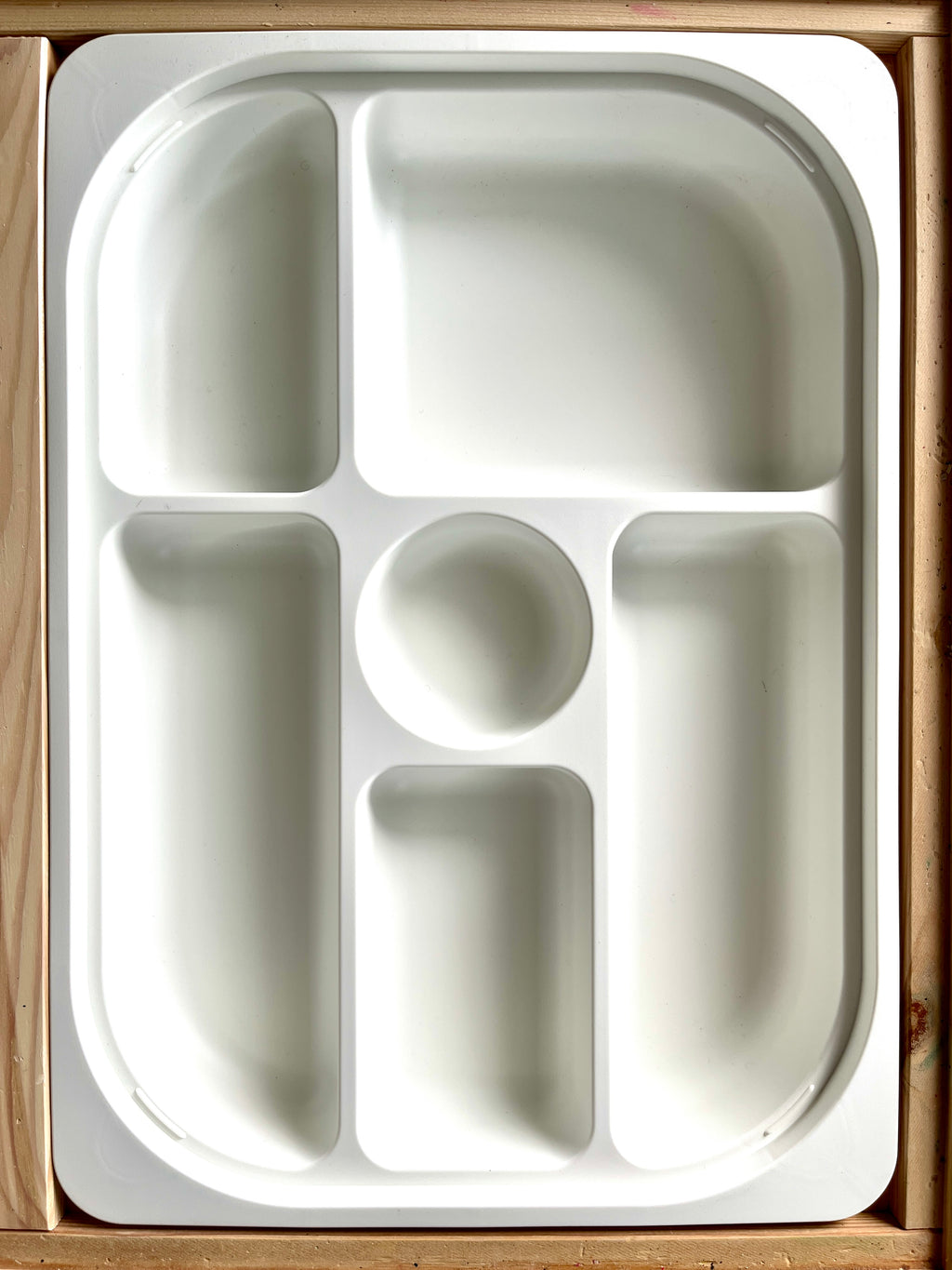 White Flisat sorting tray with multiple compartments designed for trofast and Flisat table and shelves