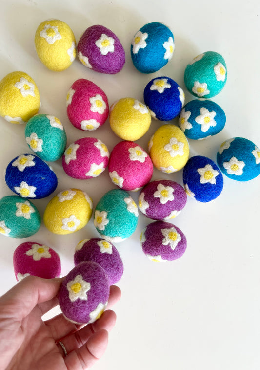 One Felt Easter Egg with Flowers