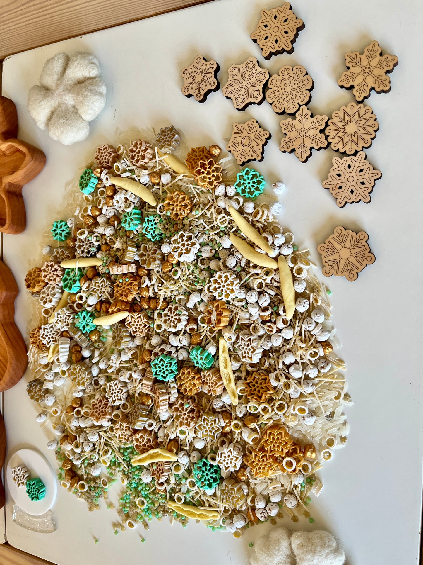 Shimmering Snowflakes Fun Filler Sensory Kit with 10 Wood Parts