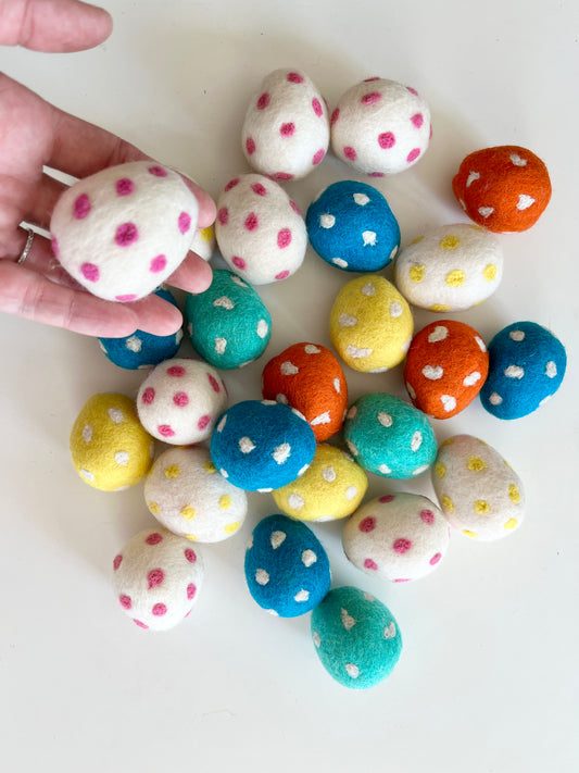 One Felt Spotted Bird Egg / Easter Egg