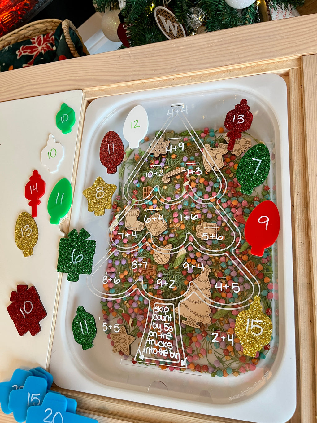 Christmas STEM Tree Insert – Acrylic Insert + 15 Light Bulbs / Ornaments Dry Erase Flisat Insert