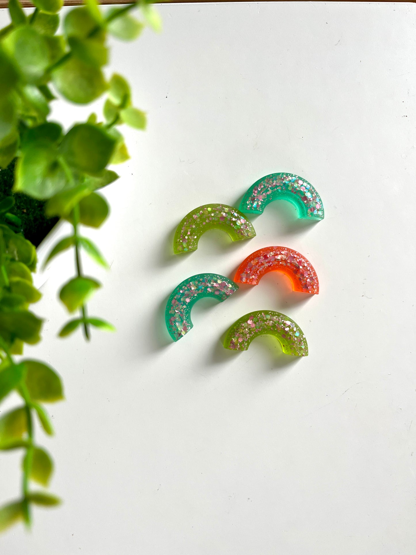 Mixed Rainbow Resin Loose Parts, Set of 5