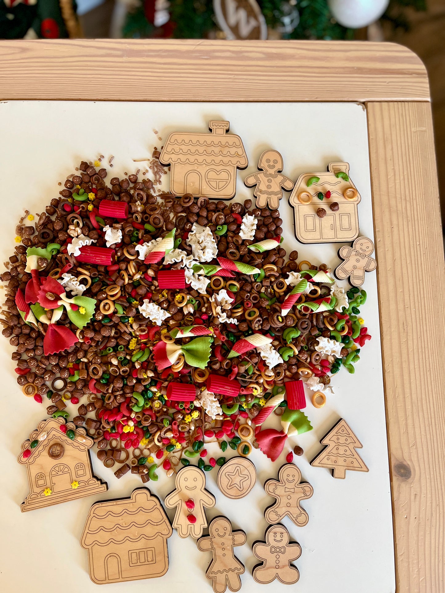 Gingerbread + Christmas Treats Fun Filler Sensory Kit with 10 Wood Parts