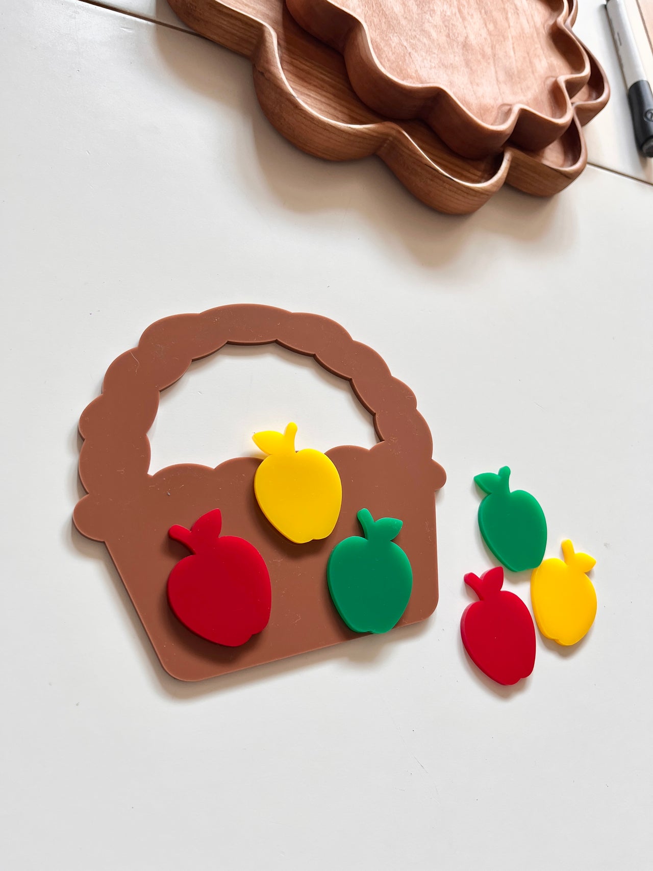 Little Dry Erasables - Basket with Apples
